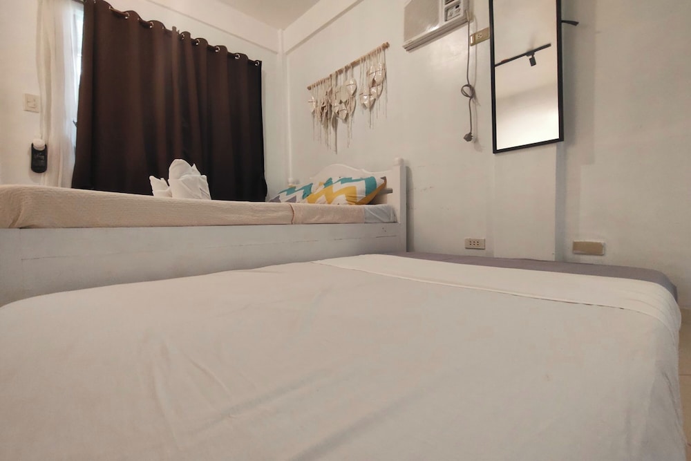 Lazy Daze Hometel Boracay