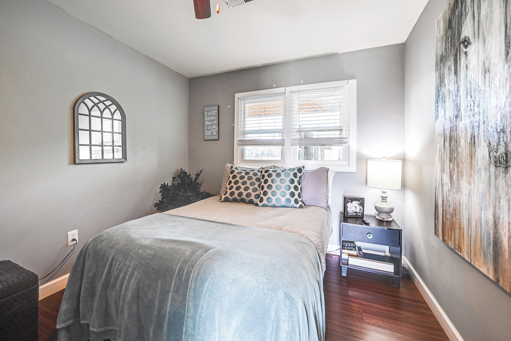 Near Dtwn Somerset: Tranquil Getaway w/ Fire Pit