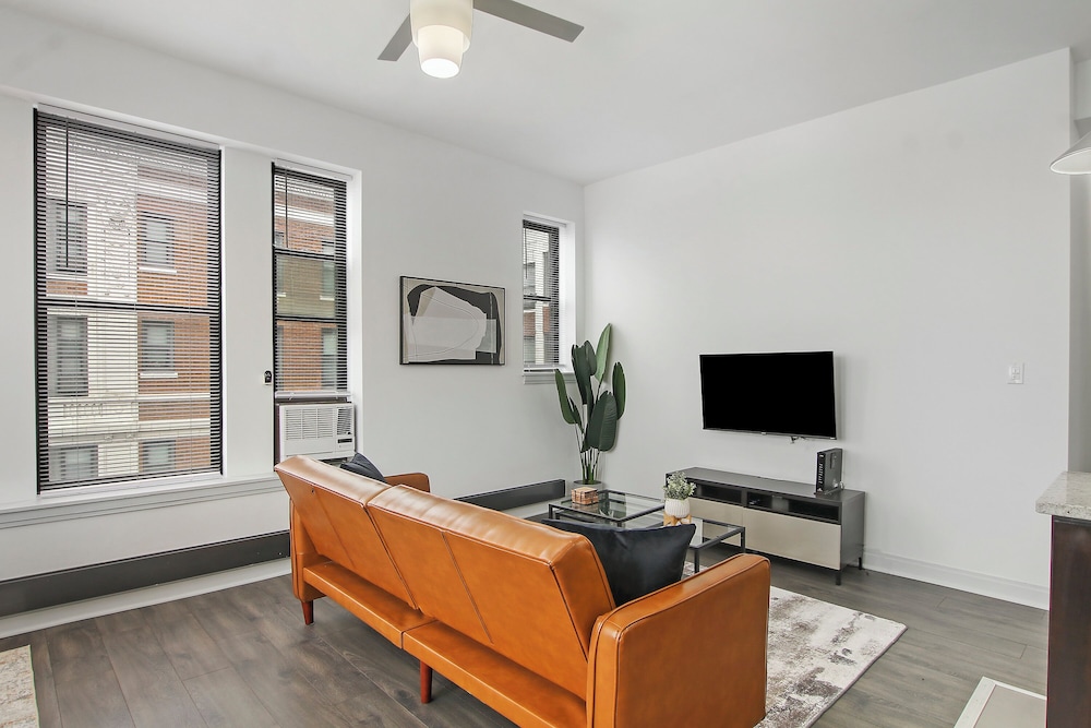 2BR Haven - Del Prado 1013