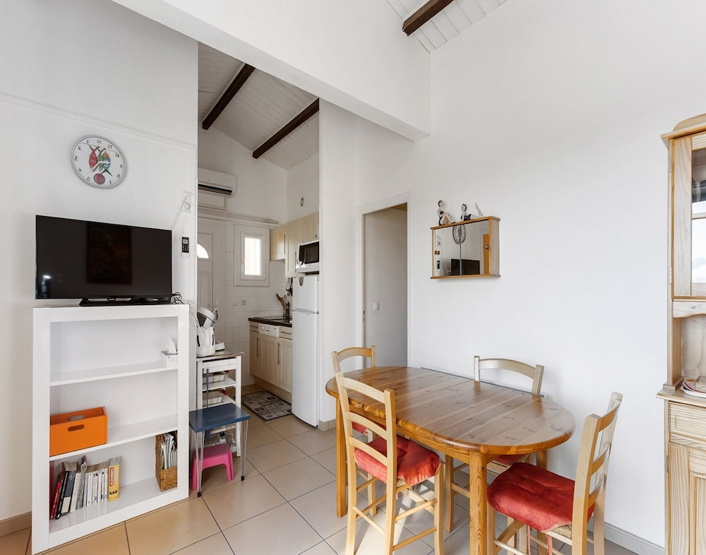 Stylish 2-bedroom Retreat in Agde