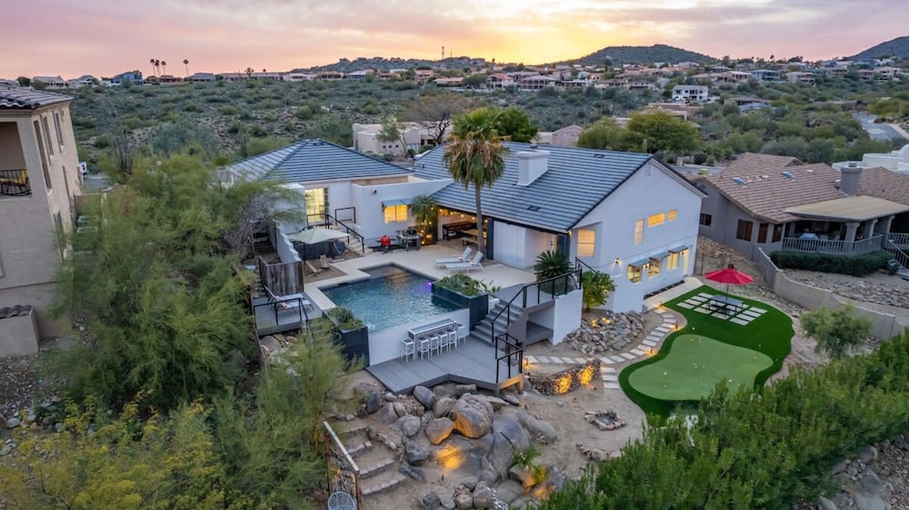 Sunburst Estate Htd Pool Putt Grn Sleeps 14