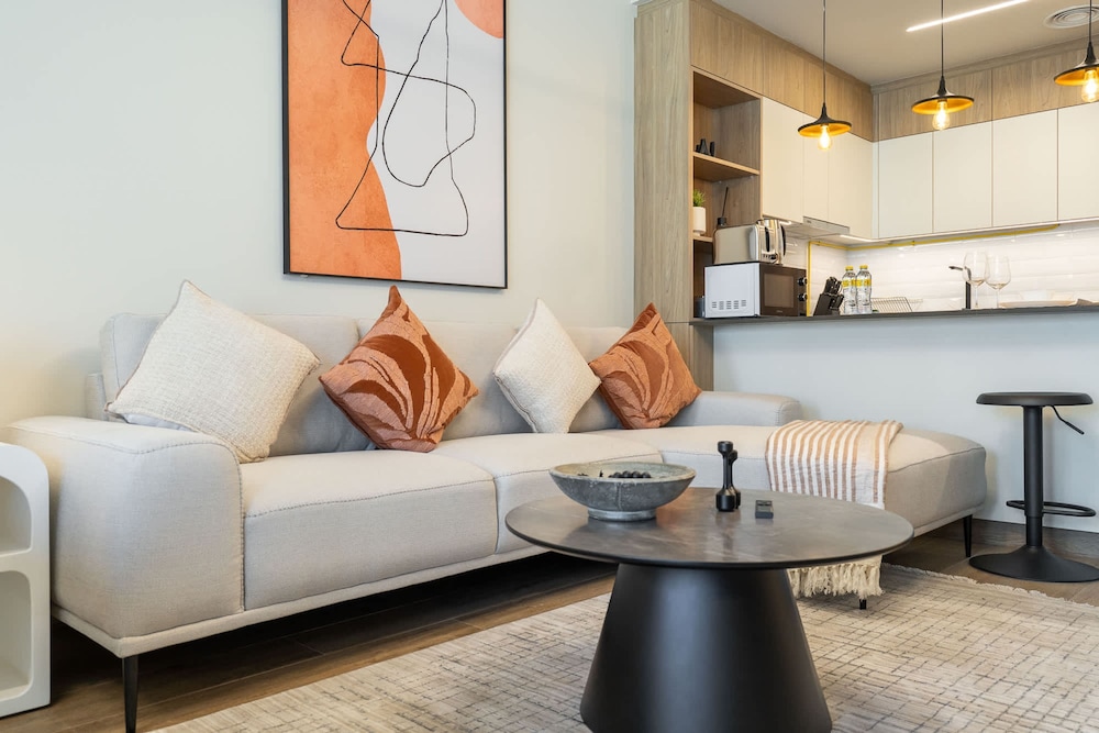 Peaceful Studio Flat That Sleeps 2 in Jumeirah Village Circle