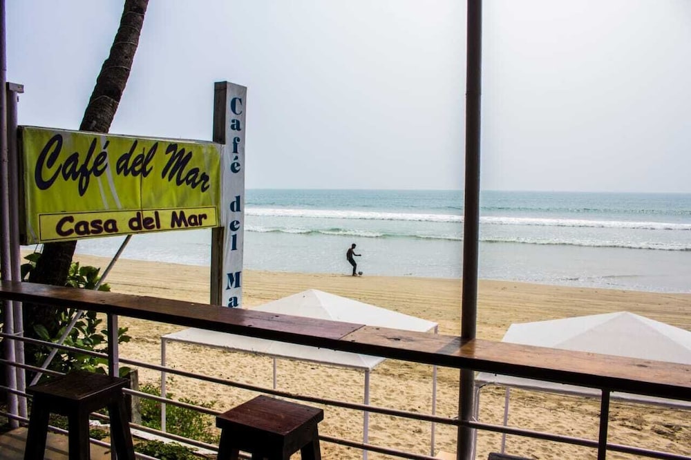 Cafe Del Mar Cottages And Rooms