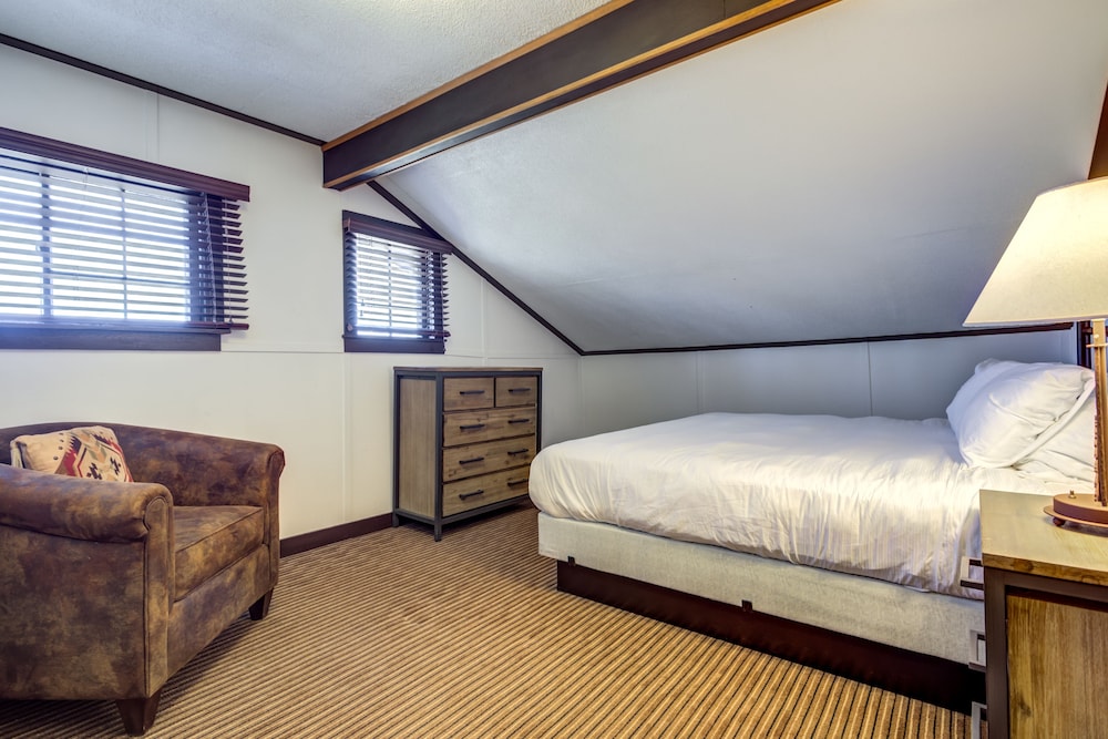 Grand Lake Lodge