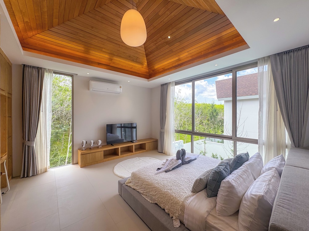 Luxury 3BR Pool Villa PrideLux 4 L10