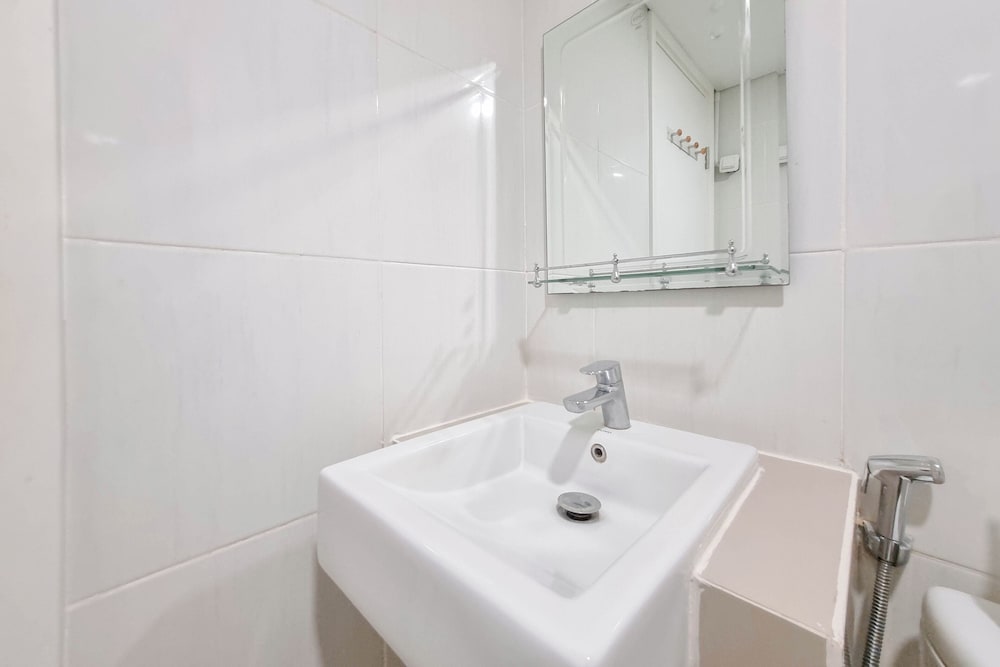 Modern Studio Near Ambarrukmo Plaza At Barsa City Apartment