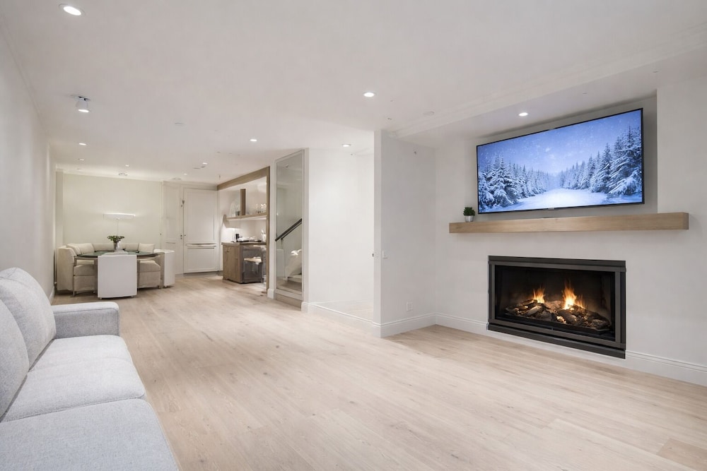 Old Town Luxe Retreat-walk To Main. Hottub-casita 173 4 Bedroom Home