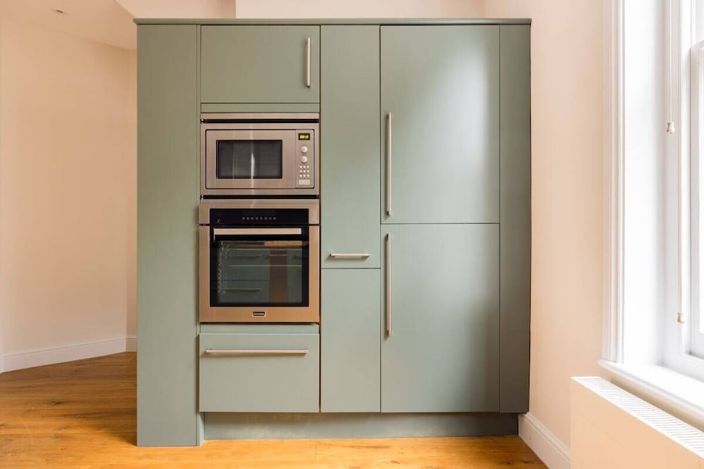 The Chelsea Nest - Stylish 2bdr With Balcony