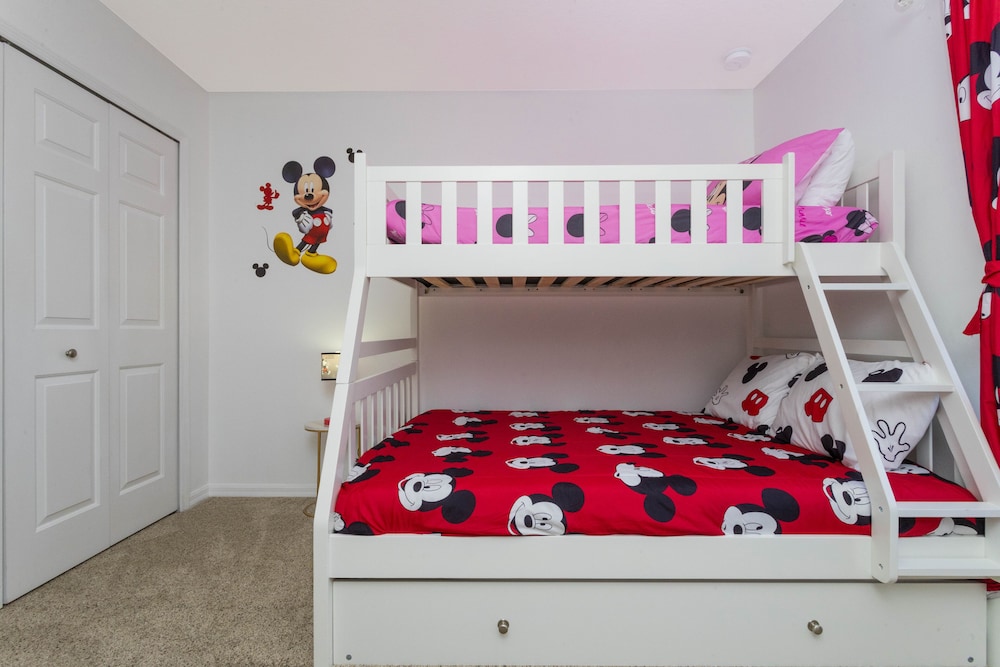 Beautiful 5Bd Single Family w/ Game Room @ 106 Lake Wilson Preserve - Image 1