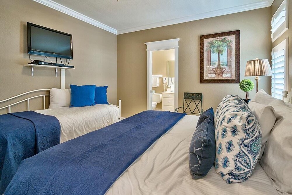 Emerald Enchantment 4 Bedroom Holiday Home by Five Star Properties