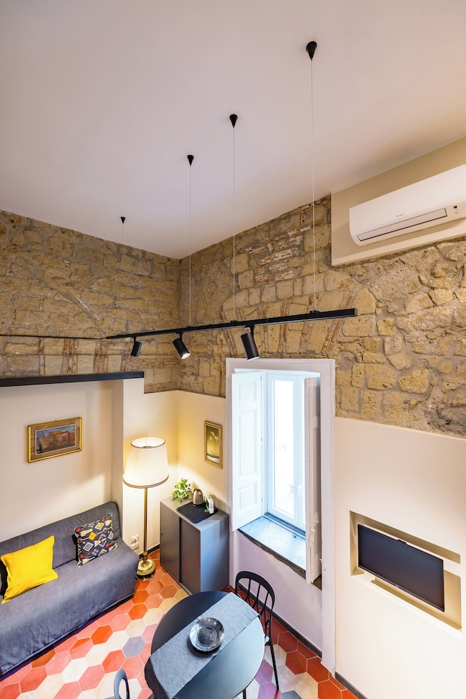 La Pinacoteca Aparthotel by NapoliApartments