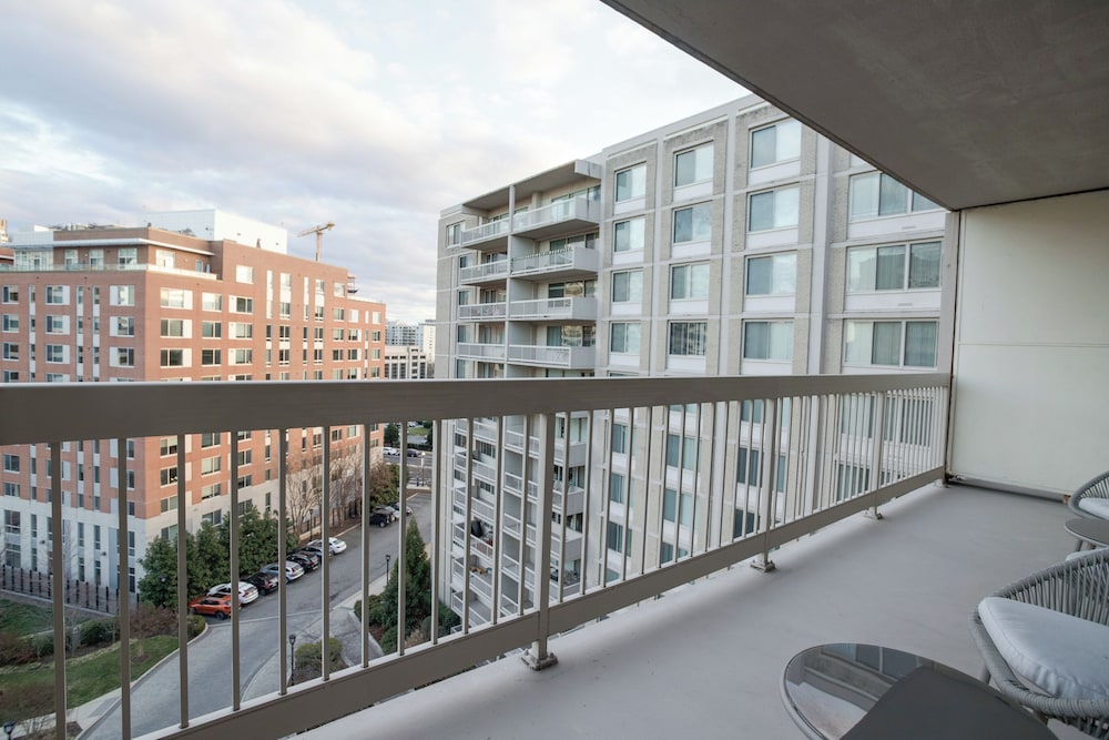 Prime Crystal City Apartments