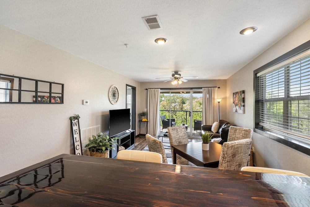 Peaceful Resort Condo Holiday Home for 6