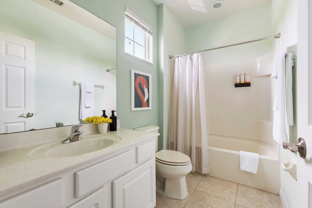 Sleeps 18! Solterra Resort, Pool, Gameroom, Themed Bdrs Broad Oak by Avantstay