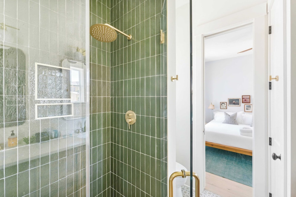 Windward House by Avantstay Walk to Beach + Restaurants Saltwater Pool