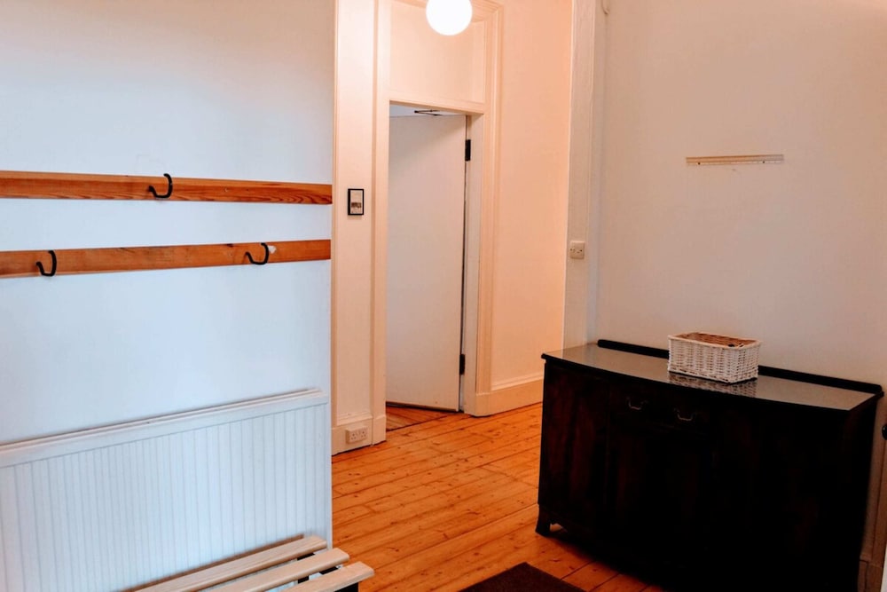 Traditional Apartment oer the Meadows