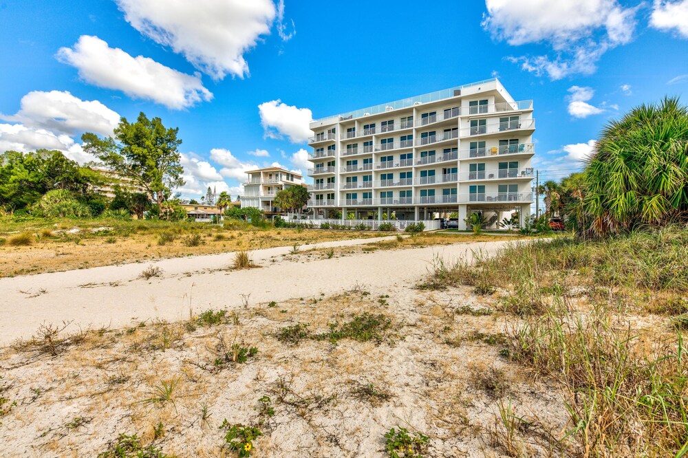 Oceana 305 East