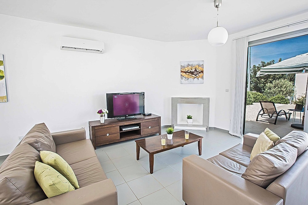 Villa Latchi Thea