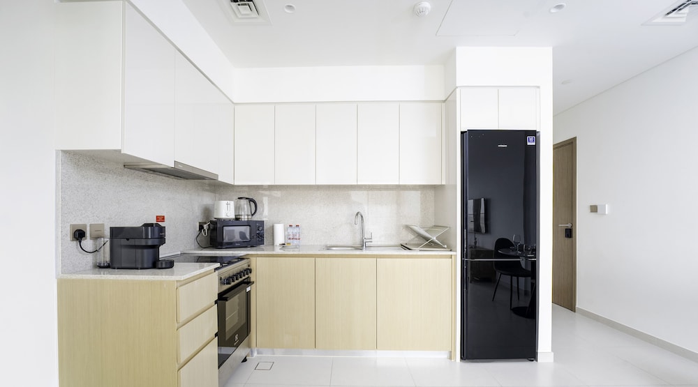 Sleek 1BR in Burj Royale with Canal View