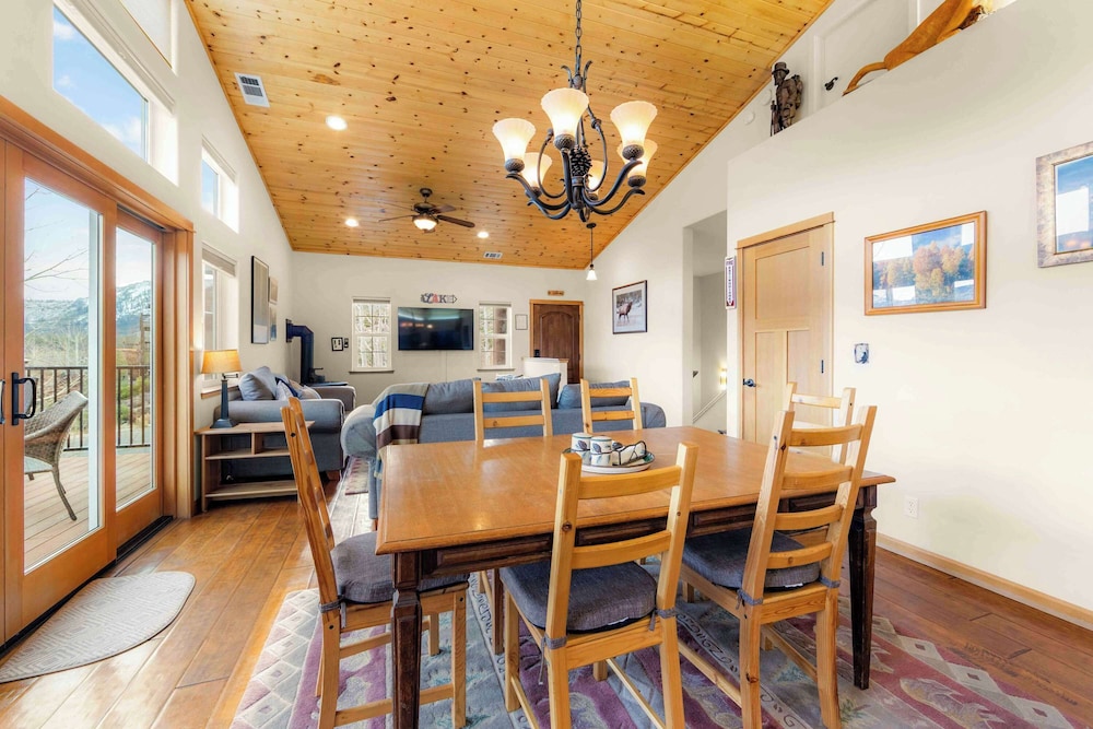 Lookout Point Retreat for 6