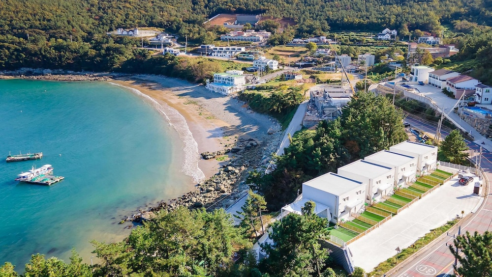 Hotel Yeosu Nukim Poolvilla - Image 1