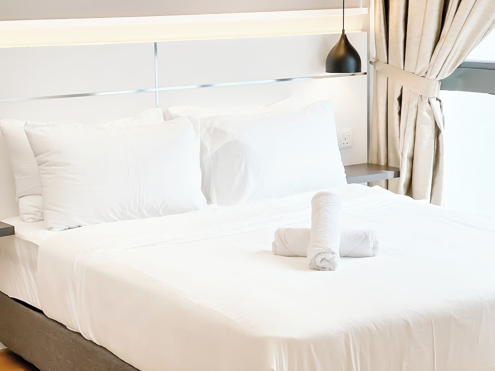 The Luxe by Manhattan Group