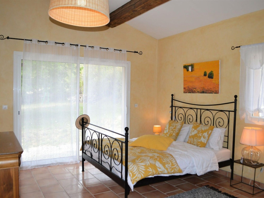 House in Montfort-sur-argens With Garden