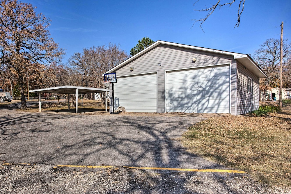 Kingston Getaway < 2 Mi to Lake Texoma! view 3