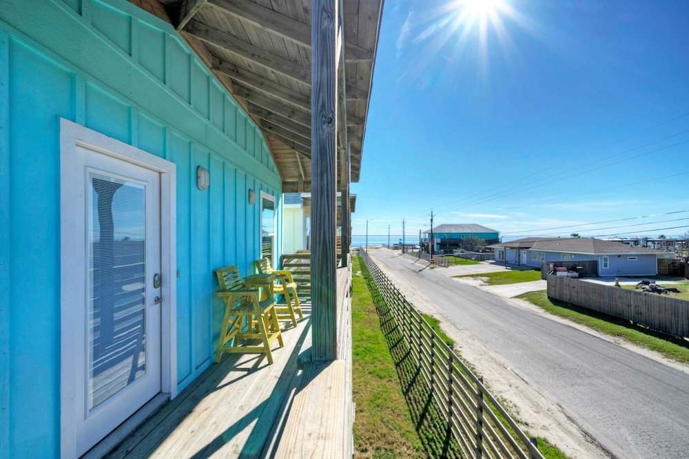 2 Homes on the Bay, Shared Waterfront Pool + Boat Dock Laguna Village Paradise