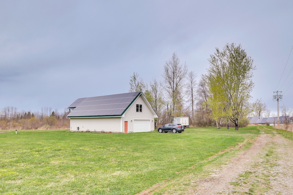 Cozy Solar-powered Loft: Walk to Lake Champlain! view 3