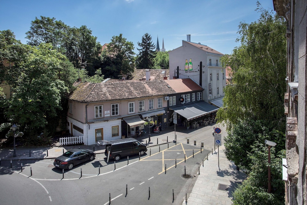 Spacious 2bdr Apartment on Tkalciceva Street view 5
