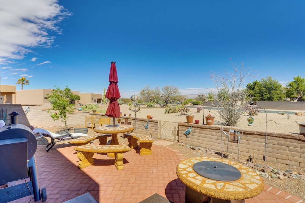 Mtn-view Oasis w/ Pool Access in Green Valley!