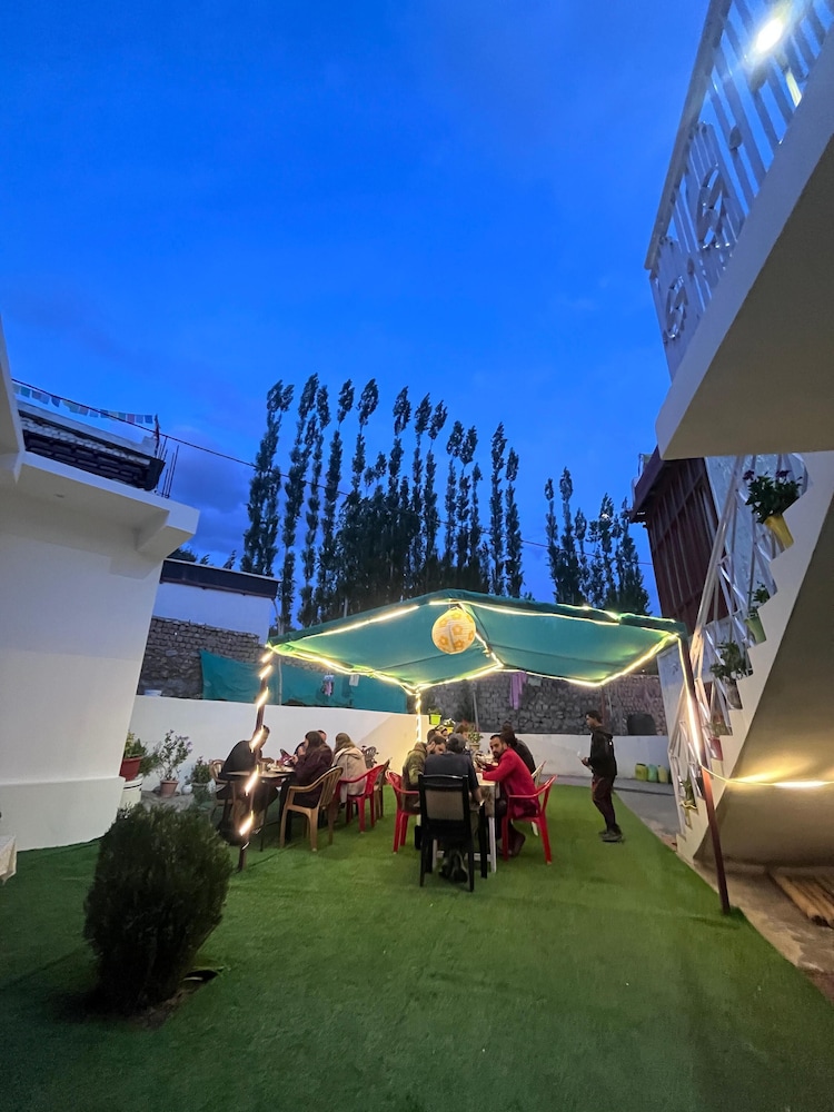 Tsetanguesthouse
