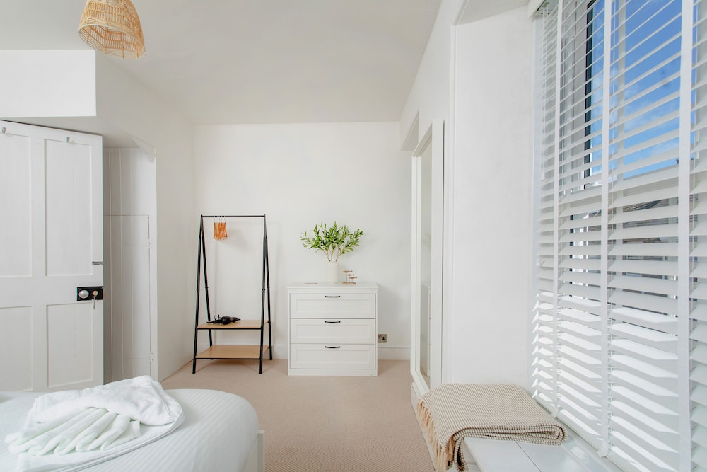 11 Belgravia Street