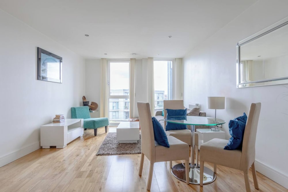 Sleek & Sunny 1BD Flat Near Greenwhich - Deptford!