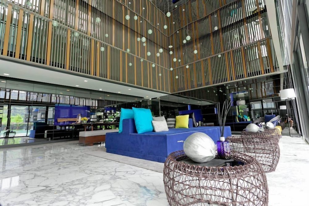 Lobby & Reception