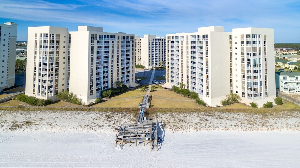Shoreline Towers 2073 2 Bedroom Condo by RedAwning