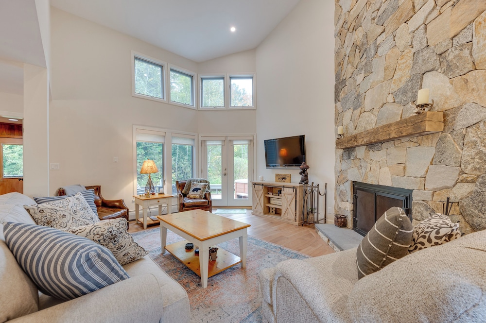 Ski-in Condo w/ Hot Tub on Burke Mtn Slopes!