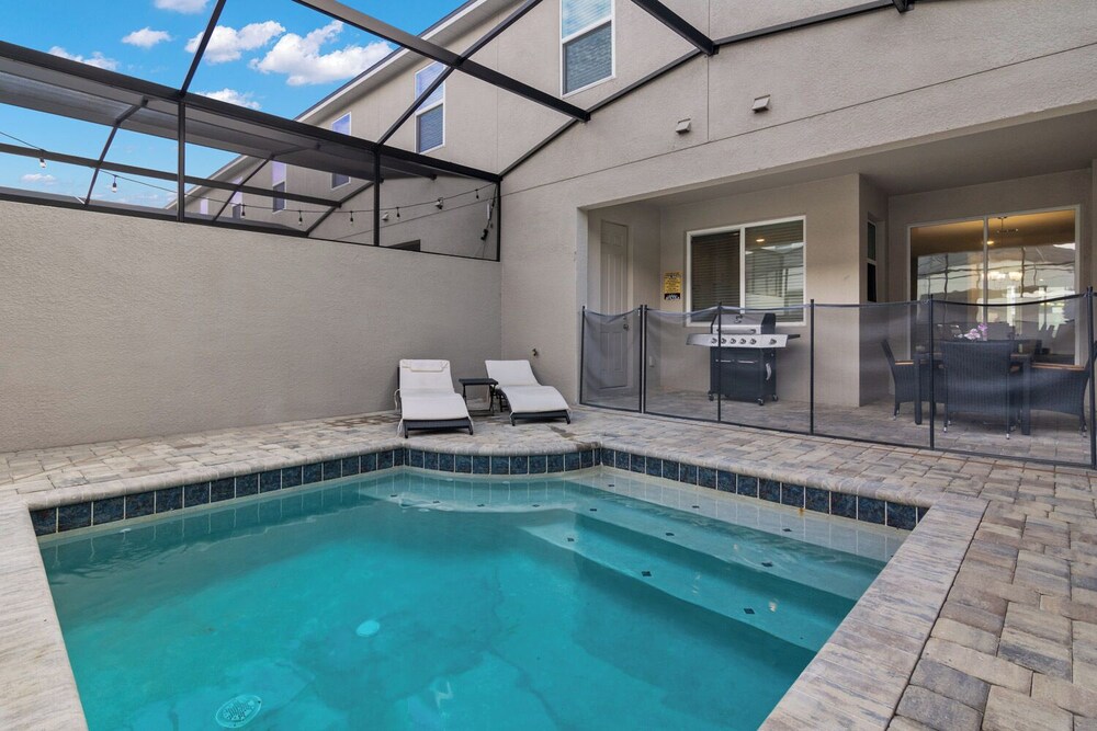 Orlando Adventure Awaits 4BR Townhouse