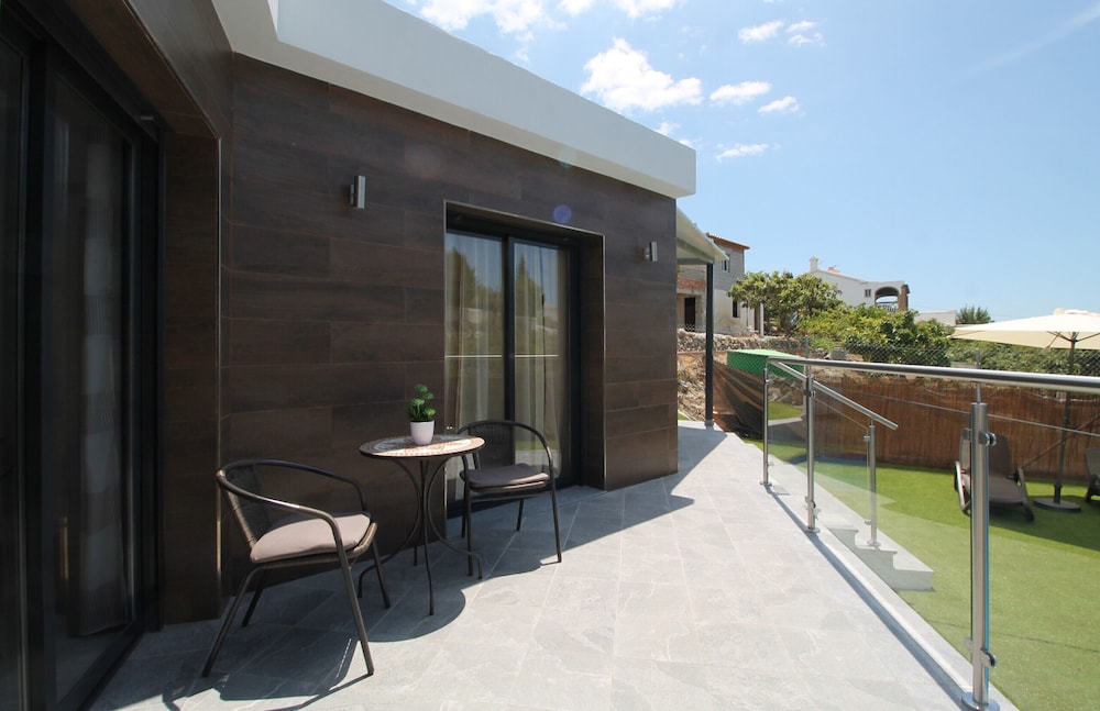 1086 Casita Alberto view 2