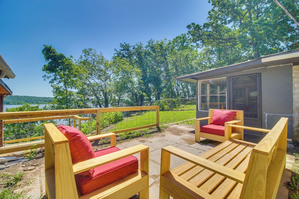 Waterfront Hot Tub - Luxe Home on Grand Lake!