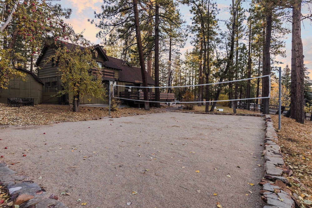 Sleeps 23 2 Homes, Lakefront, Private Dock, Hot Tub, Game Room, Swingset, View