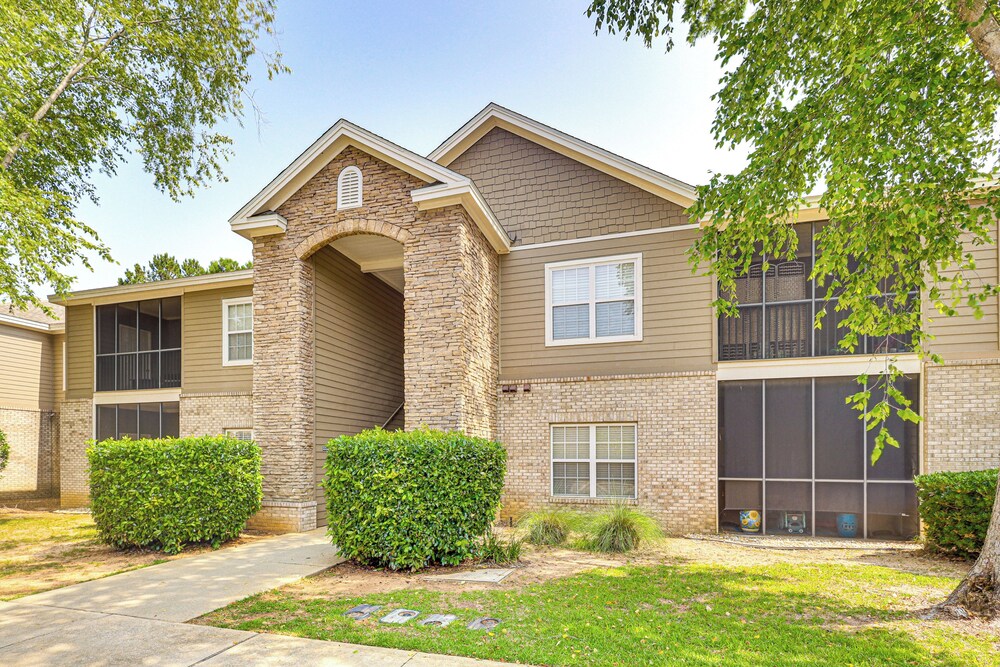 3 Mi to Owa: Modern Condo w/ Resort Pool!