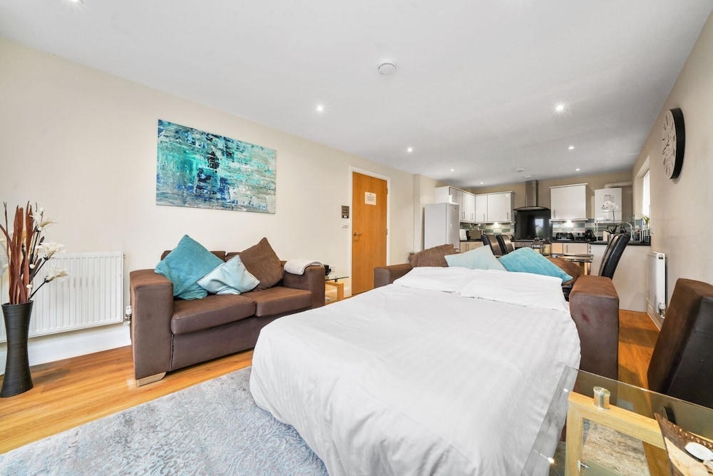 Heathrow Living Serviced Apartments by Ferndale