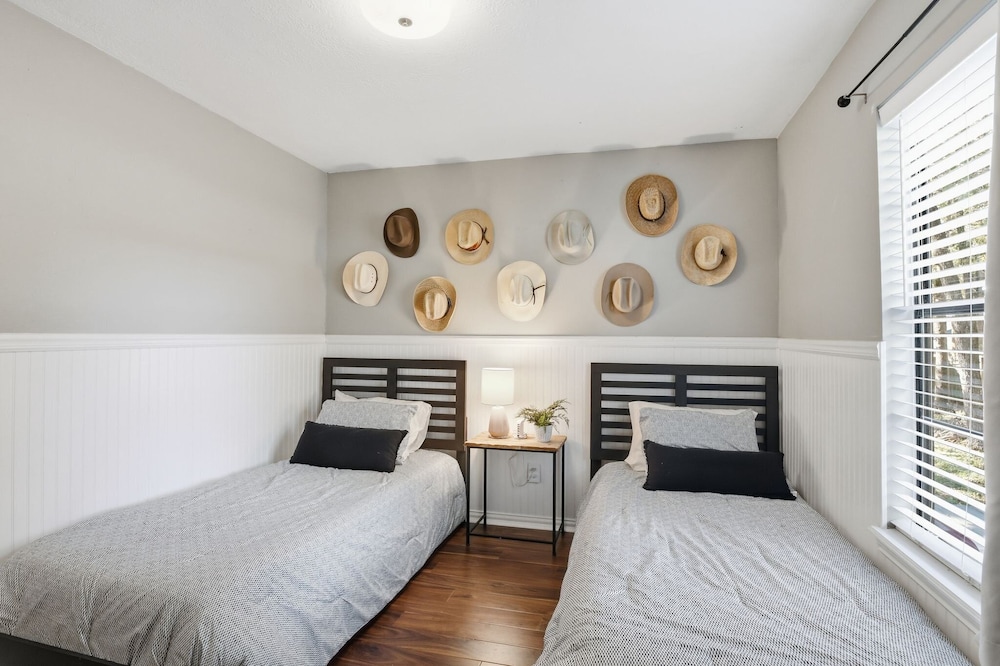 Howdy Hang Out - Cozy, Cute And Comfortable House! 2 Bedroom Home