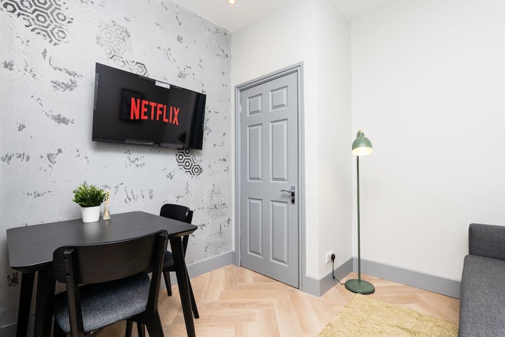 1 Bedroom Apartment-free Parking