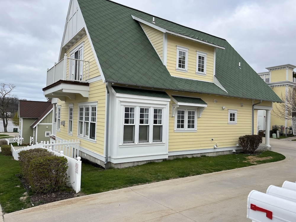 Family-Friendly 3BR Condo Grand Haven 27 view 5