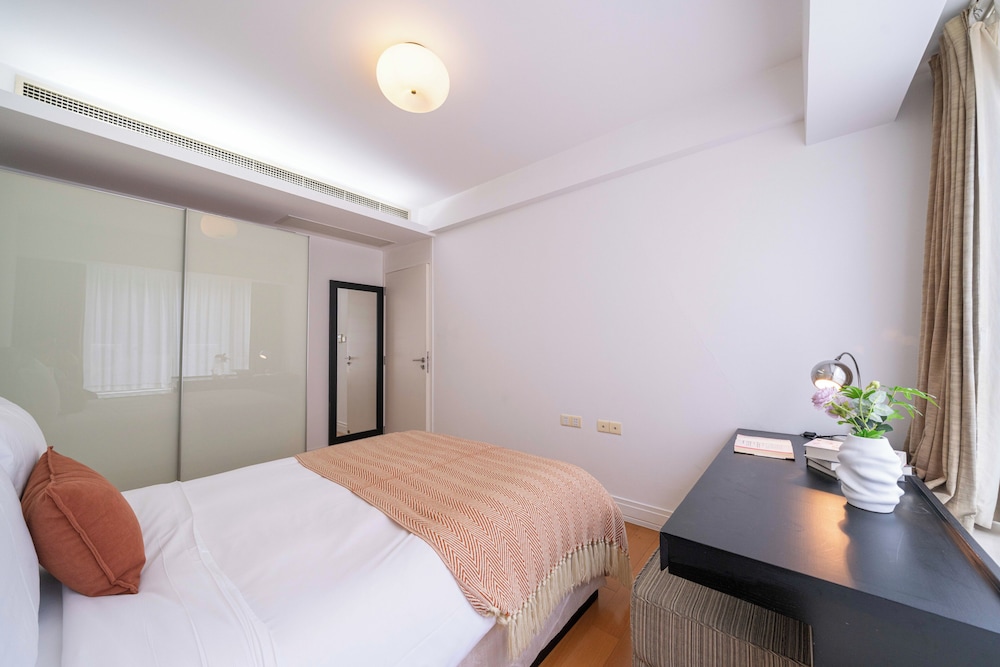Tyms 3BR 2BA Apartment in Xujiahui