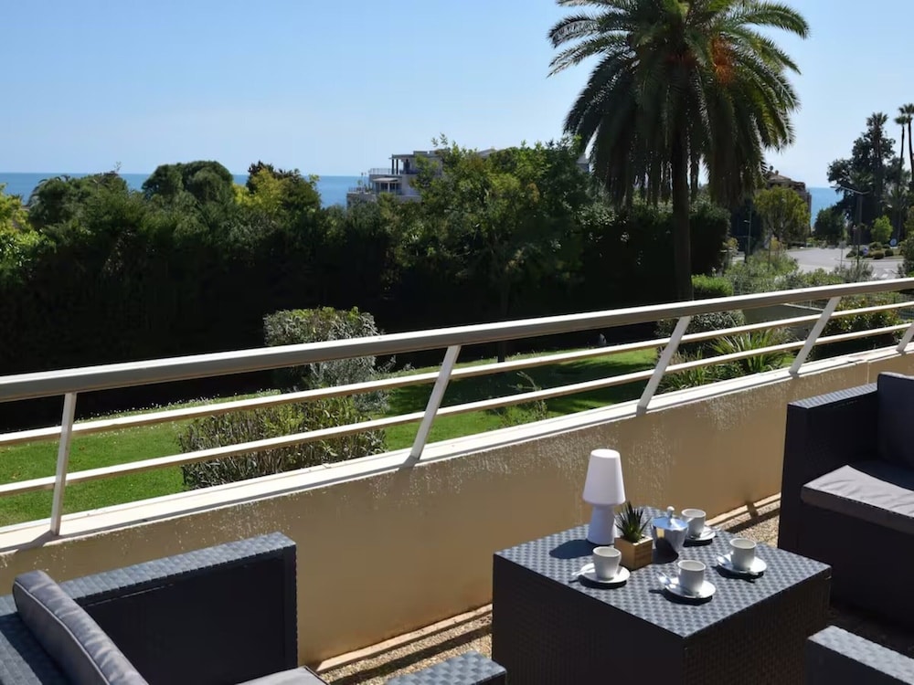 Apartment in Golfe Juan With Sea View
