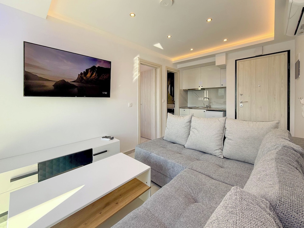 Ifestos Suites by SDR